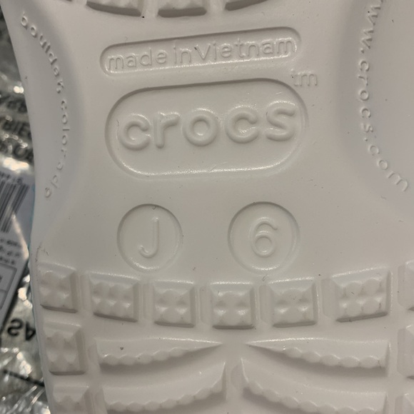 Brand New Crocs! Great bright print sure to get a lot of compliments. - Picture 8 of 10